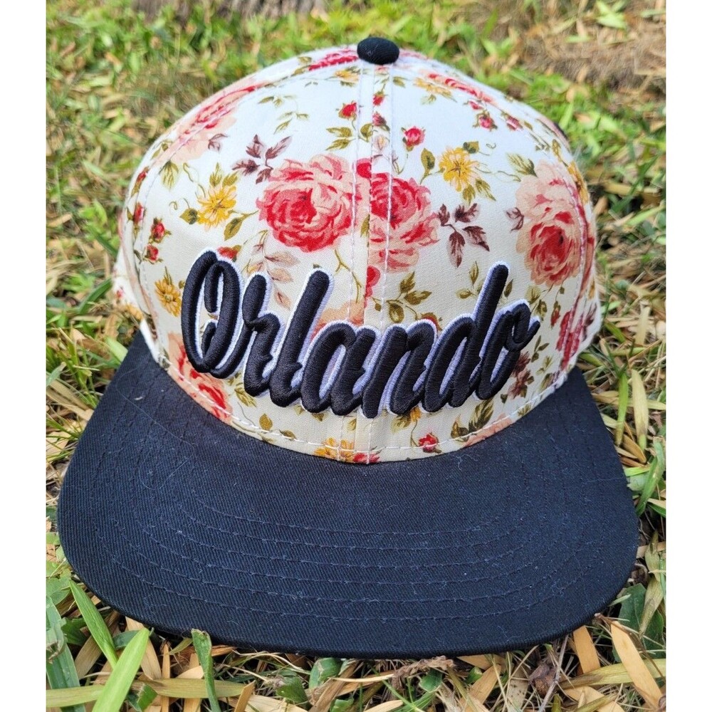 Essencial Orlando Floral Snapback Hat – White / Black – Adjustable